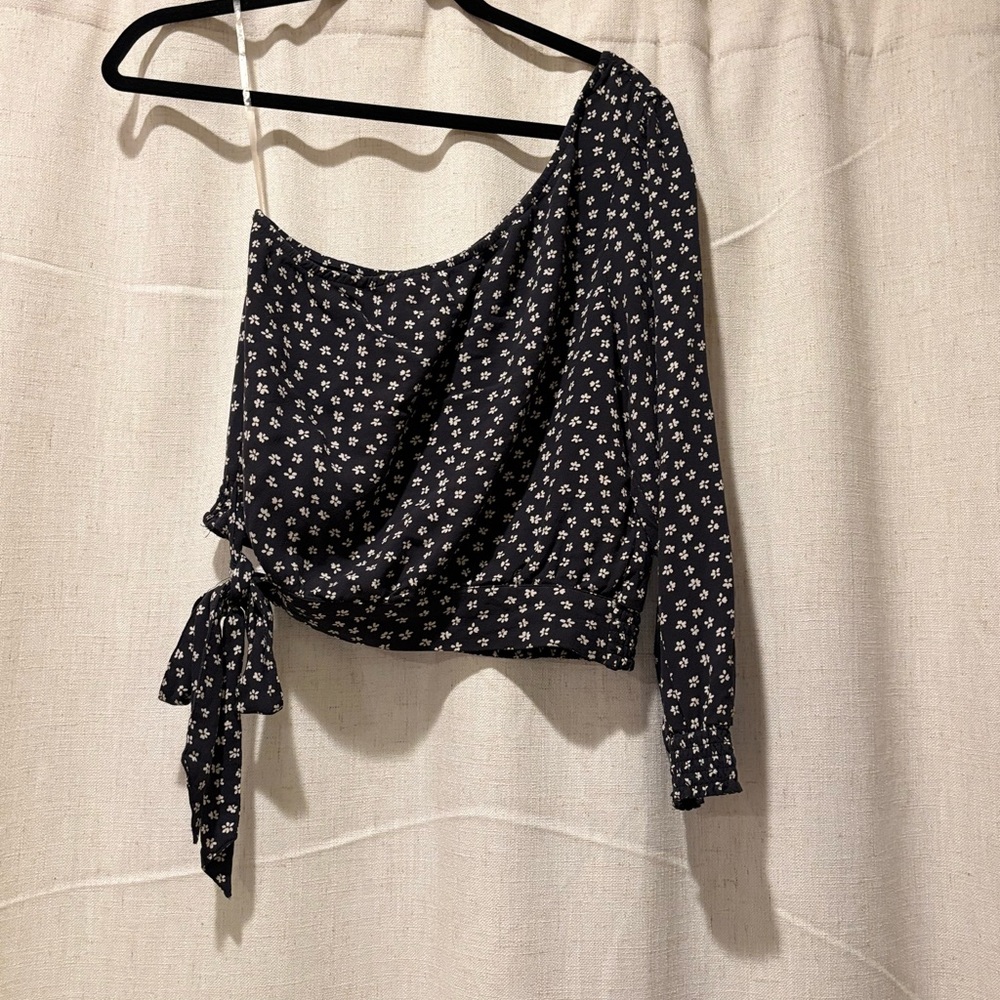 American Eagle One-Shoulder Floral Wrap Tie Blouse – Size M